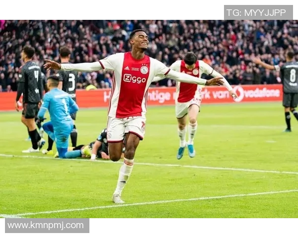 足球天才球星Pearl崭露头角引领未来足坛潮流并助力球队荣誉再攀新高